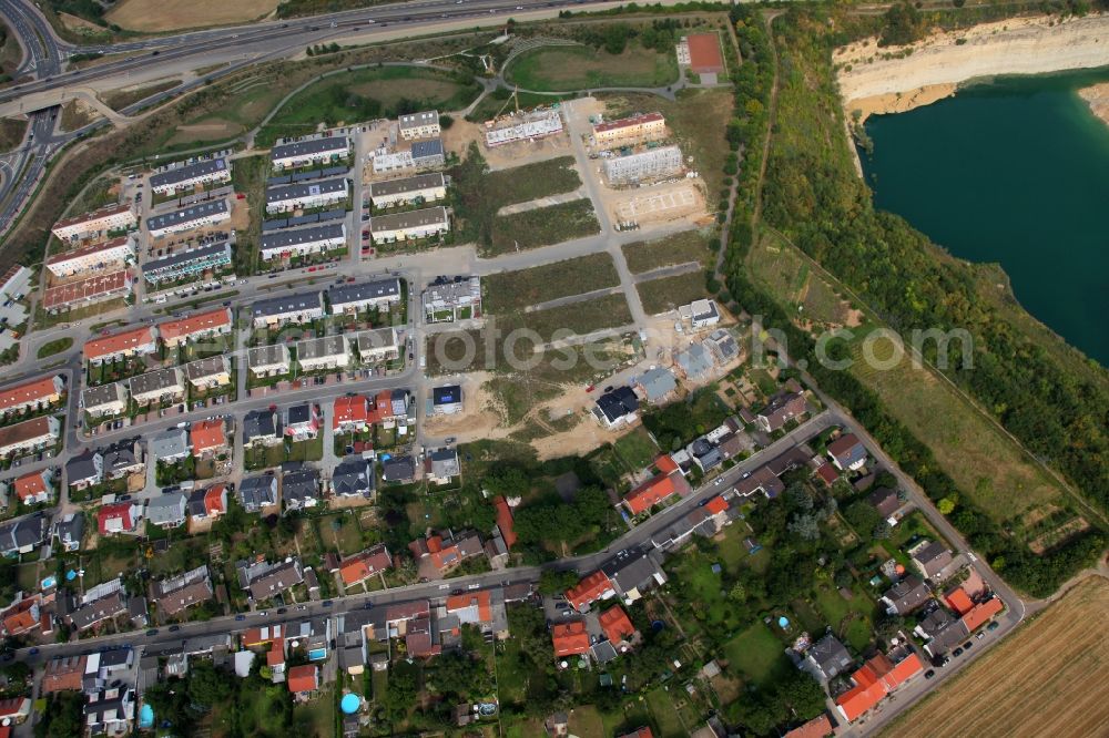 Mainz from above - Modern housing estate with building sites for the construction of another family homes. The residential area is located in the district Weisenau in Mainz in Rhineland-Palatinate