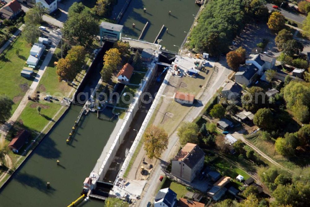 Wernsdorf from above - Blick auf die modernisierte Wernsdorfer Schleuse. Die Schleuse ist eine von 4 Schleusen des Oder-Spree-Kanals. Bauherr: Wasser- und Schifffahrtsamt Berlin, Mehringdamm 129, 10965 Berlin, Tel. 030 / 69532 - 0, Fax: 030 / 69532 - 201, e-mail-Adresse: poststelle@wsa-b.wsv.de, Achim Walder-Adresse: