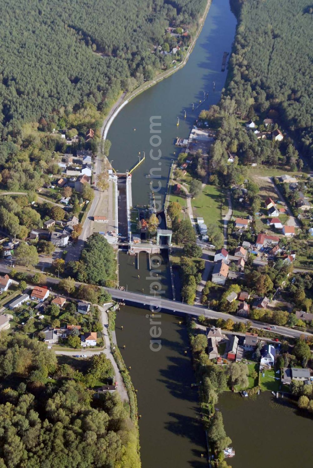 Aerial image Wernsdorf - Blick auf die modernisierte Wernsdorfer Schleuse. Die Schleuse ist eine von 4 Schleusen des Oder-Spree-Kanals. Bauherr: Wasser- und Schifffahrtsamt Berlin, Mehringdamm 129, 10965 Berlin, Tel. 030 / 69532 - 0, Fax: 030 / 69532 - 201, e-mail-Adresse: poststelle@wsa-b.wsv.de, Achim Walder-Adresse: