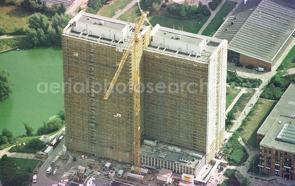 Aerial image Berlin-Lichtenberg - Modernisierung von Wohnhäusern im Wohngebiet am Fennpfuhl in Berlin-Lichtenberg.