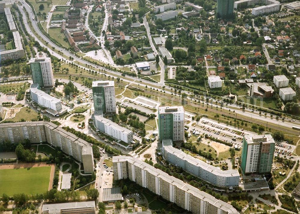 Aerial image Berlin - Modernisierungsarbeitenan den Wohnhochhäusern der Marzahner Promenade in Berlin-Marzahn.