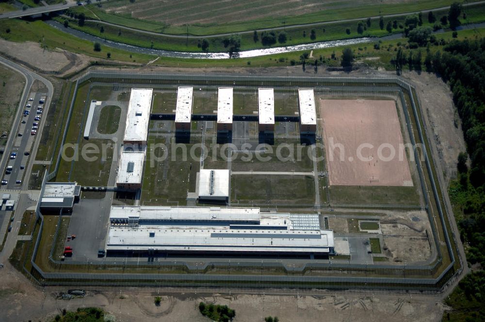 Regis-Breitingen from the bird's eye view: Blick auf das modernste deutsche Jugendstrafanstalt in Regis- Breitingen / Sachsen. Mit Baukosten von fast 60 Millionen Euro eines der größten Projekte im Freistaat.In Regis-Breitingen sollen die jungen Männer auf die Zeit nach ihrer Haftstrafe vorbereitet werden, auf ein Leben ohne Drogen, ohne Gewalt, ohne Kriminalität. Neben den erweiterten Möglichkeiten der Freizeitgestaltung, des Schulabschlusses und der Berufsausbildung, gibt es hier vor allem eines: für jeden Gefangenen eine Einzelzelle.