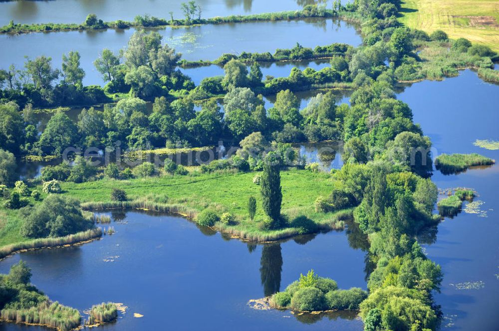 Aerial photograph Tremmen - Moorlandschaft im Havelland, Brandenburg, bei Ketzin. Diese entstand wahrscheinlich durch Torfstechungen. In der Nähe von diesem Moor wird auch Fischzucht betrieben. Moor landscape in Brandenburg in the district of Havelland close to Ketzin OT Tremmen. It possibly occoured in context of peat digging. Near the moor there are also fish farms.