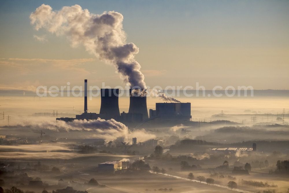 Hamm from the bird's eye view: Morning mist over the lip and the meadows of the Lippeauen at sunrise on a former nuclear power plant, today THTR - RWE coal power plant of RWE in Hamm in North Rhine-Westphalia