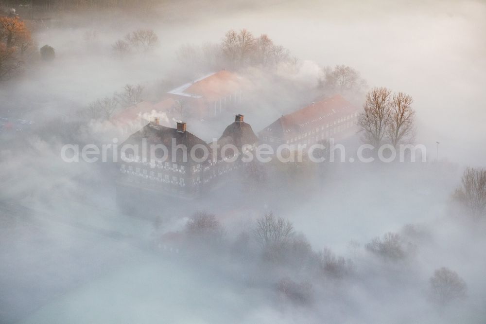 Hamm from the bird's eye view: Morning mist over the lip and the meadows of the Lippeauen at sunrise on Oberwerries Castle in Hamm in North Rhine-Westphalia