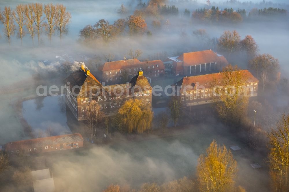 Aerial photograph Hamm - Morning mist over the lip and the meadows of the Lippeauen at sunrise on Oberwerries Castle in Hamm in North Rhine-Westphalia