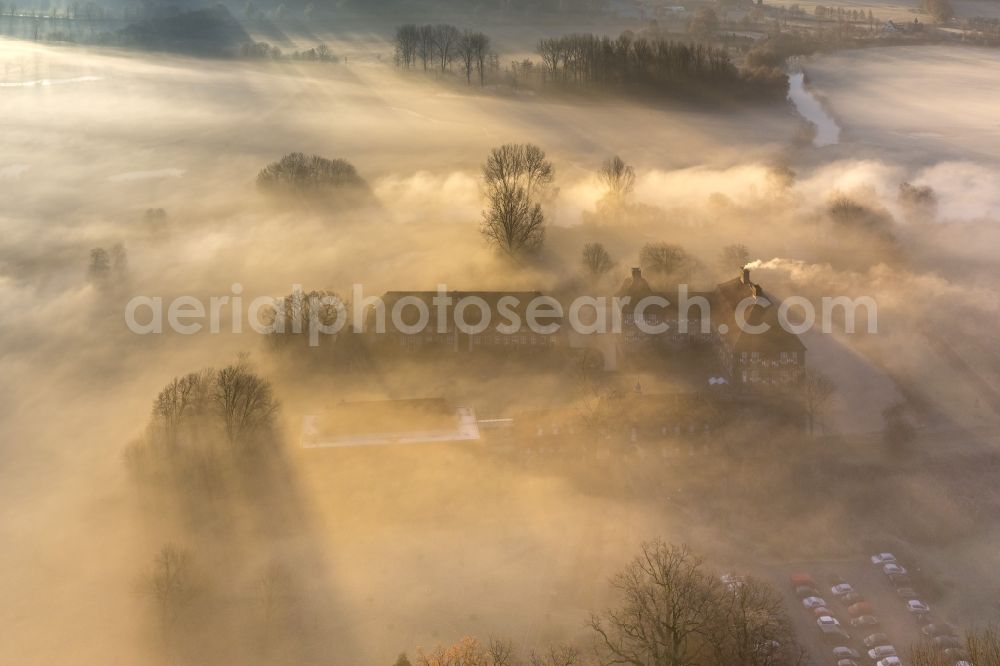 Hamm from the bird's eye view: Morning mist over the lip and the meadows of the Lippeauen at sunrise on Oberwerries Castle in Hamm in North Rhine-Westphalia