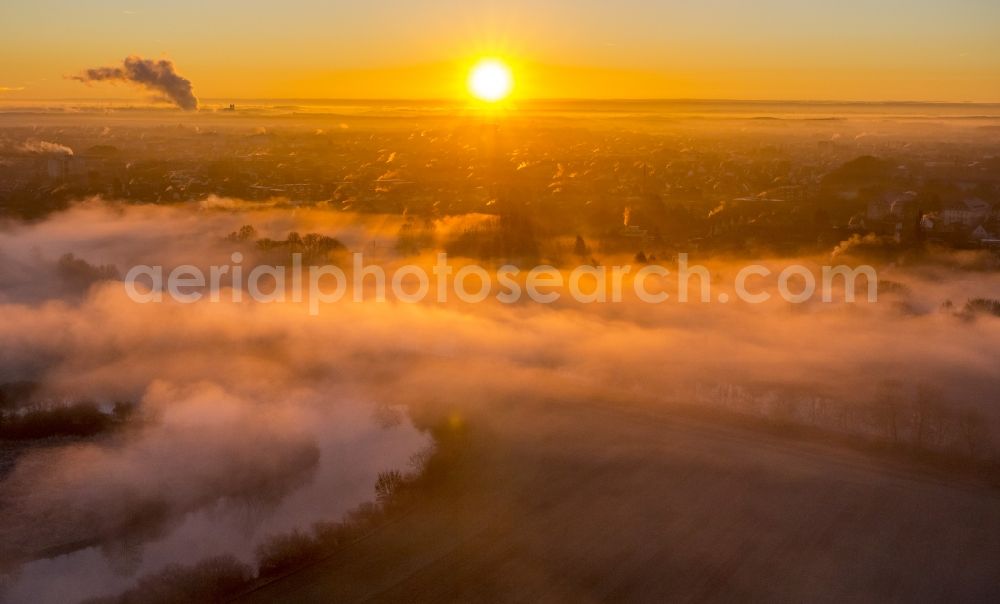 Aerial photograph Hamm - Landscape of Morning mist over the lip and the meadows of the Lippeauen at sunrise on the outskirts of Hamm, North Rhine-Westphalia