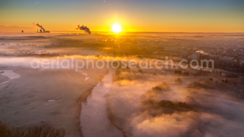 Hamm from the bird's eye view: Landscape of Morning mist over the lip and the meadows of the Lippeauen at sunrise on the outskirts of Hamm, North Rhine-Westphalia