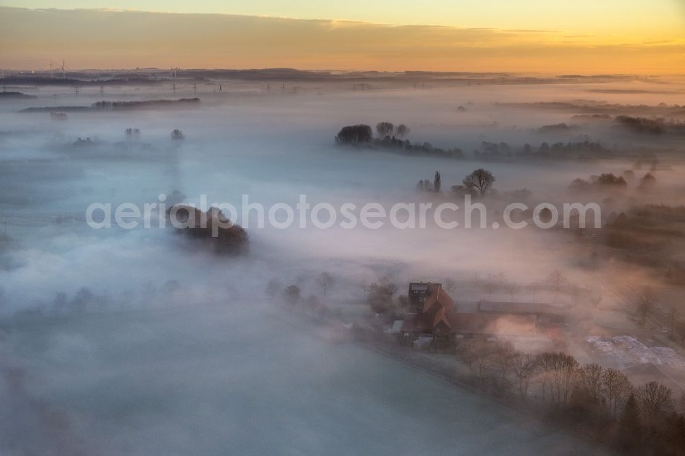 Aerial photograph Hamm - Landscape of Morning mist over the lip and the meadows of the Lippeauen at sunrise on the outskirts of Hamm, North Rhine-Westphalia