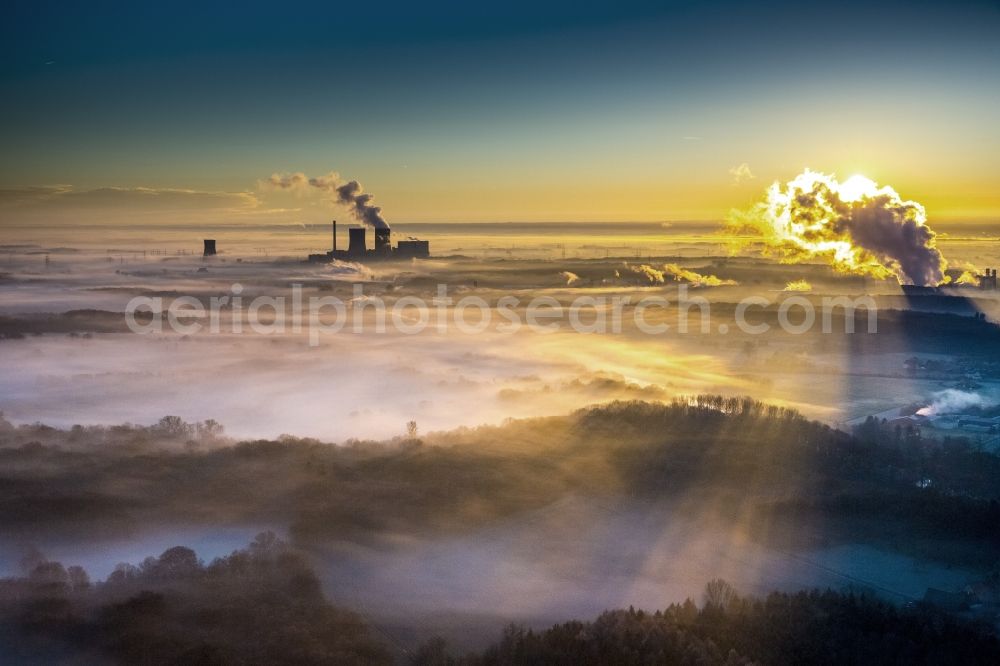 Aerial image Hamm - Landscape of Morning mist over the lip and the meadows of the Lippeauen at sunrise on the outskirts of Hamm, North Rhine-Westphalia. Visible in the background clouds over the exhaust towers of the coal power Trianel Lünen power plant on dates-Hamm Canal in Lünen