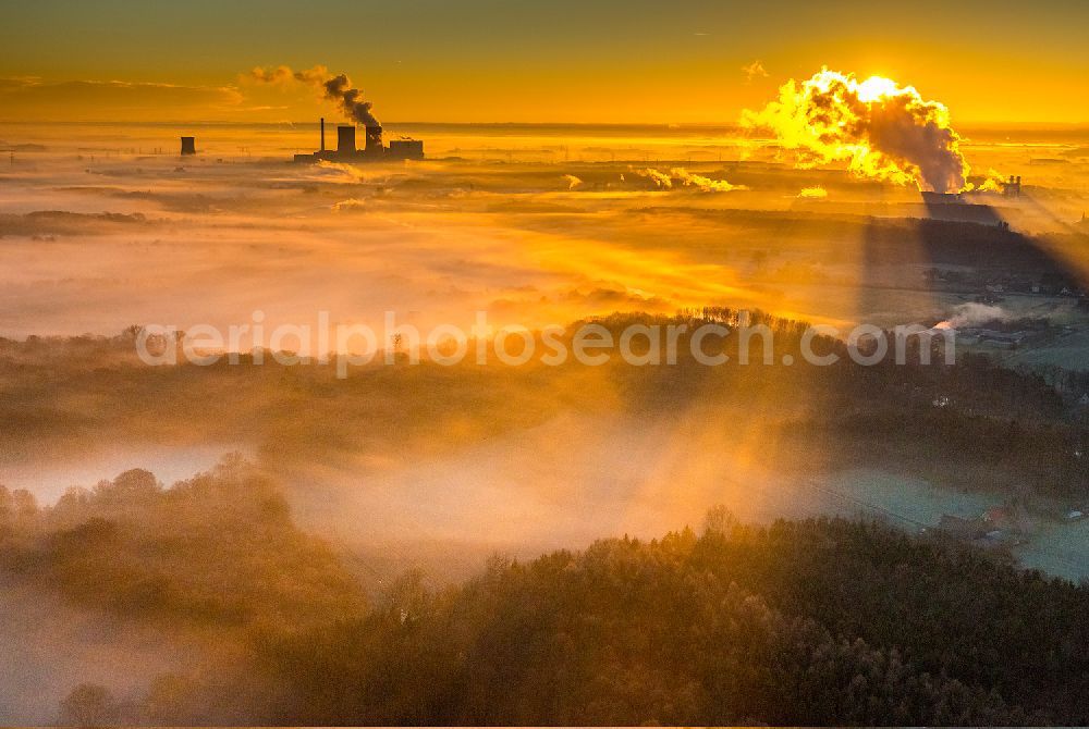 Aerial photograph Hamm - Landscape of Morning mist over the lip and the meadows of the Lippeauen at sunrise on the outskirts of Hamm, North Rhine-Westphalia. Visible in the background clouds over the exhaust towers of the coal power Trianel Lünen power plant on dates-Hamm Canal in Lünen