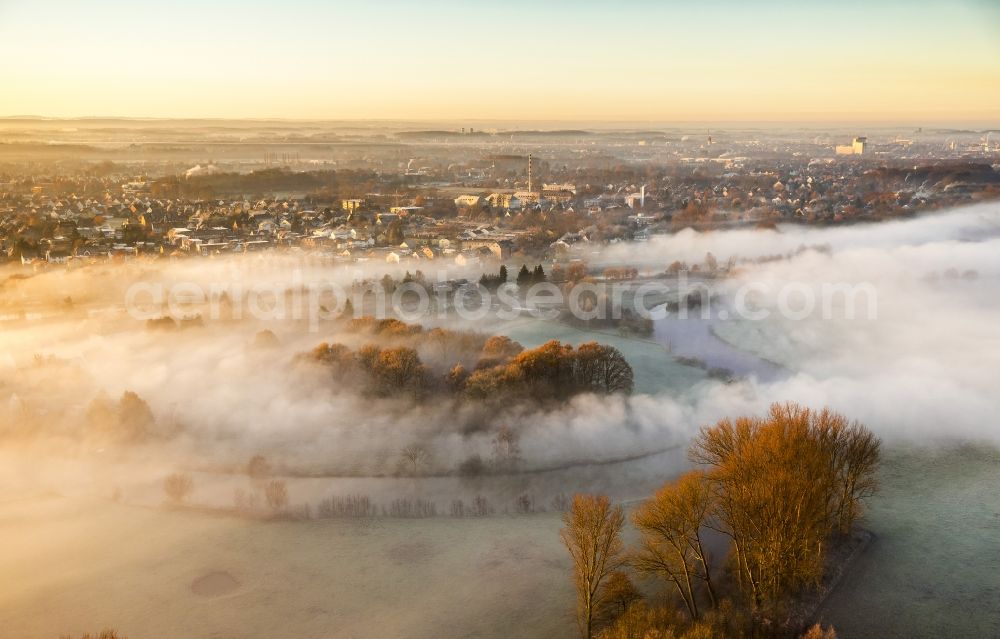 Aerial photograph Hamm OT HEESEN - Morning fog backlit at sunrise on the water castle and former knight seat lock Heessen in its namesake district of Hamm in North Rhine-Westphalia