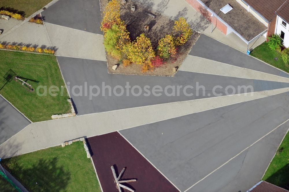 Bielefeld from the bird's eye view: View at the new arranged schoolyard of the Kuhlo junior high school in Bielefeld in the federal state North Rhine-Westphalia