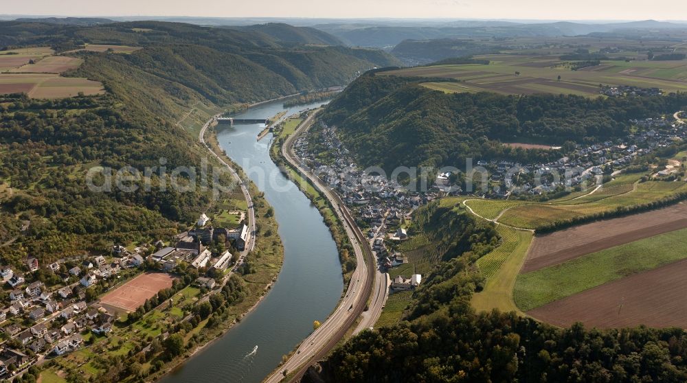 Cochem from the bird's eye view: View of the Mosel near Cochem in the state of Rhineland-Palatinate