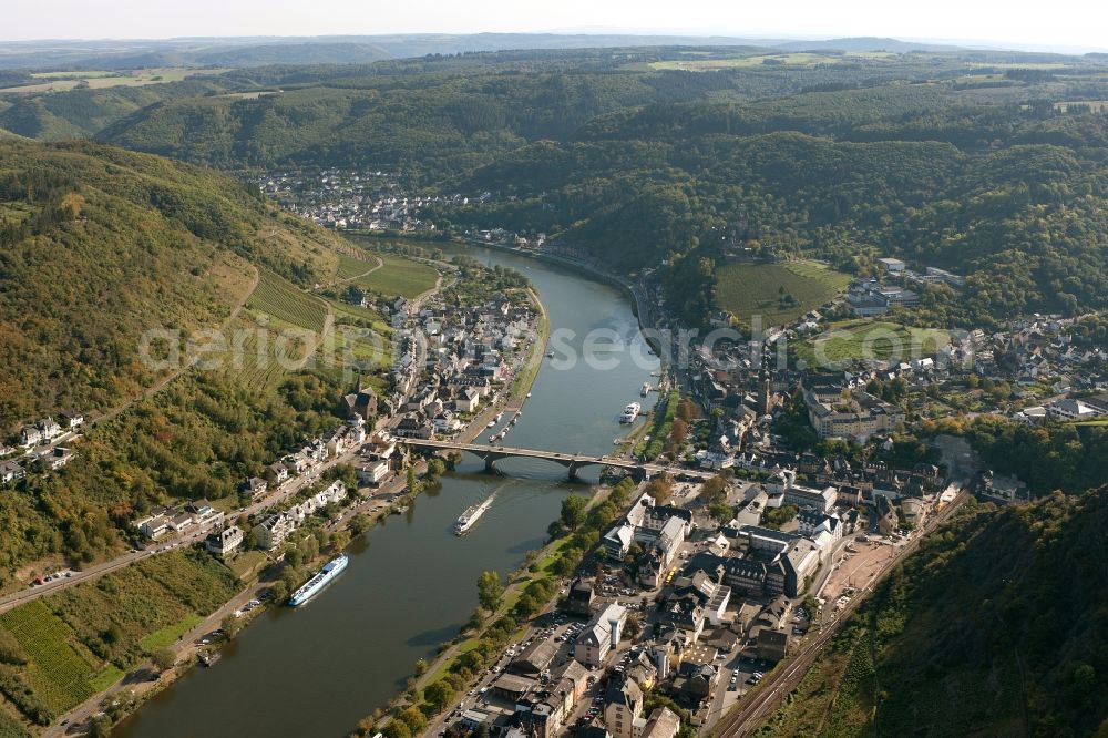 Cochem from the bird's eye view: View of the Mosel near Cochem in the state of Rhineland-Palatinate