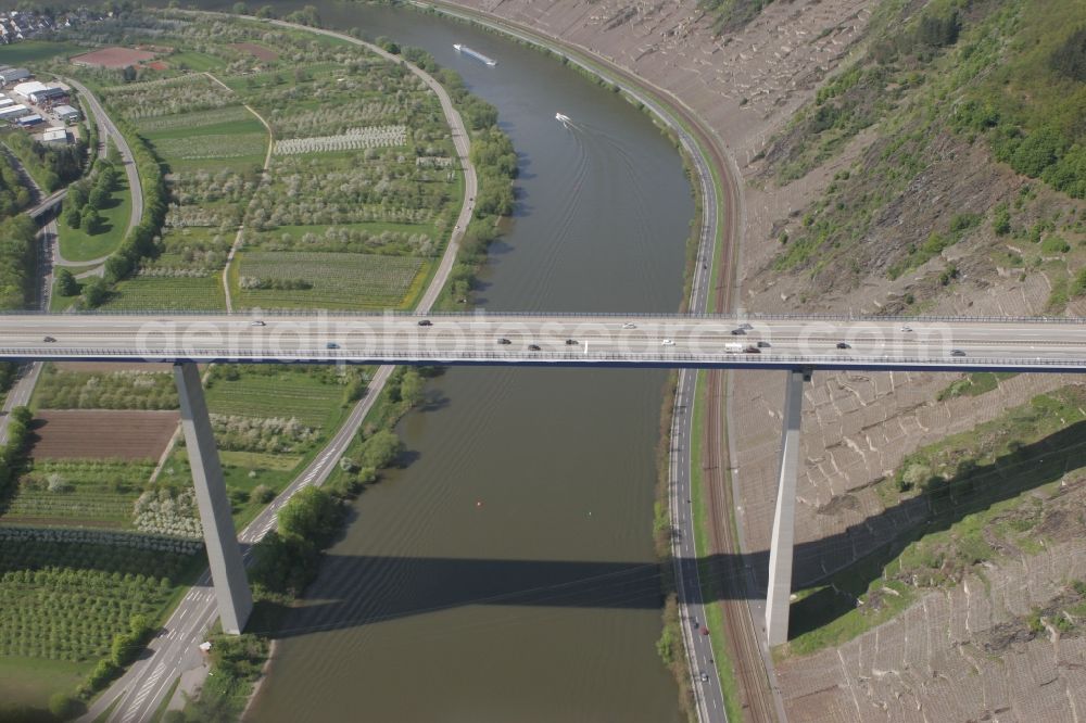 Aerial photograph Winningen - Mosel bridge over the bank of the river Mosel near Winningen in the state of Rhineland-Palatinate