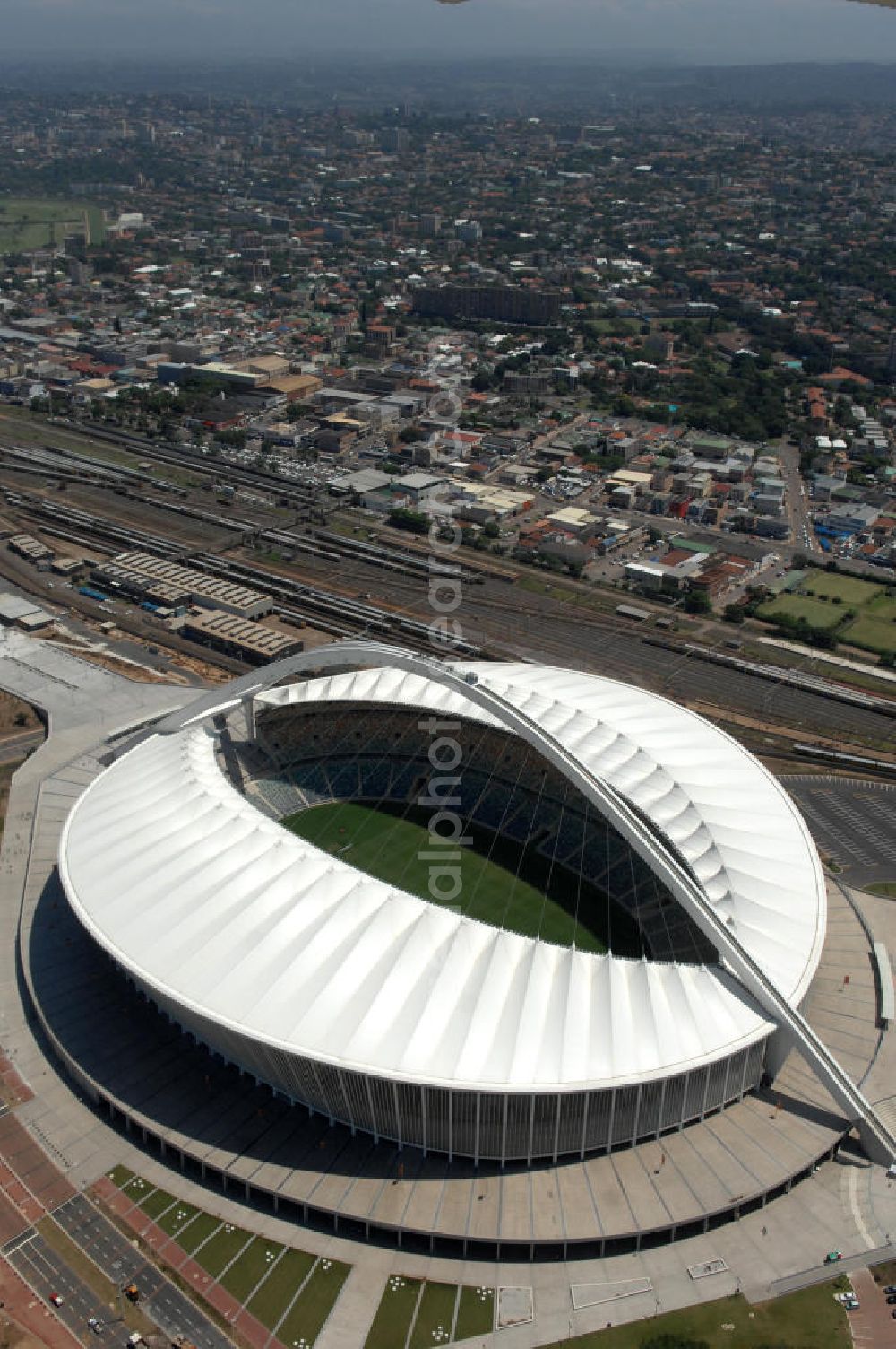 Aerial image Durban - Blick auf das Moses-Mabhida-Stadion (Baubeginn unter dem Namen: King-Senzangakhona-Stadion) in Durban in der Provinz KwaZulu-Natal in Südafrika, erbaut zur Fußball-Weltmeisterschaft. Die Stadt Durban (Ethekwini Municipality) ist in diesem Projekt Bauherr und wird durch die afrikanische Baufirma BKS Group vertreten. Die Firma Pfeifer Seil- & Hebetechnik (Memmingen) ist als Generalunternehmer für die gesamte Dachkon????????????????????????????????????