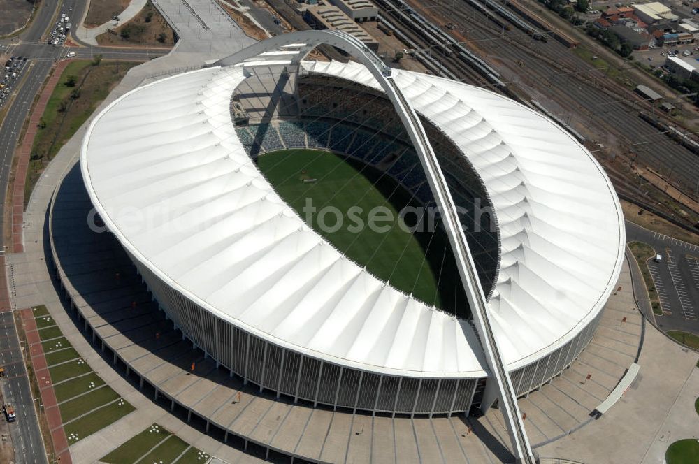 Aerial photograph Durban - Blick auf das Moses-Mabhida-Stadion (Baubeginn unter dem Namen: King-Senzangakhona-Stadion) in Durban in der Provinz KwaZulu-Natal in Südafrika, erbaut zur Fußball-Weltmeisterschaft. Die Stadt Durban (Ethekwini Municipality) ist in diesem Projekt Bauherr und wird durch die afrikanische Baufirma BKS Group vertreten. Die Firma Pfeifer Seil- & Hebetechnik (Memmingen) ist als Generalunternehmer für die gesamte Dachkon????????????????????????????????????