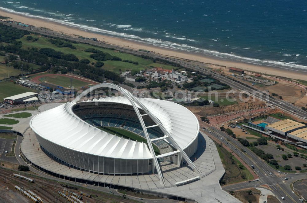 Durban from the bird's eye view: Blick auf das Moses-Mabhida-Stadion (Baubeginn unter dem Namen: King-Senzangakhona-Stadion) in Durban in der Provinz KwaZulu-Natal in Südafrika, erbaut zur Fußball-Weltmeisterschaft. Die Stadt Durban (Ethekwini Municipality) ist in diesem Projekt Bauherr und wird durch die afrikanische Baufirma BKS Group vertreten. Die Firma Pfeifer Seil- & Hebetechnik (Memmingen) ist als Generalunternehmer für die gesamte Dachkon????????????????????????????????????