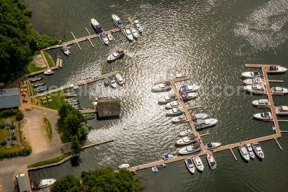 Waren (Müritz) from above - Motorboat marina with docks and moorings of Charterpoint Mueritz on the shore area in Waren (Mueritz) in the state Mecklenburg - Western Pomerania