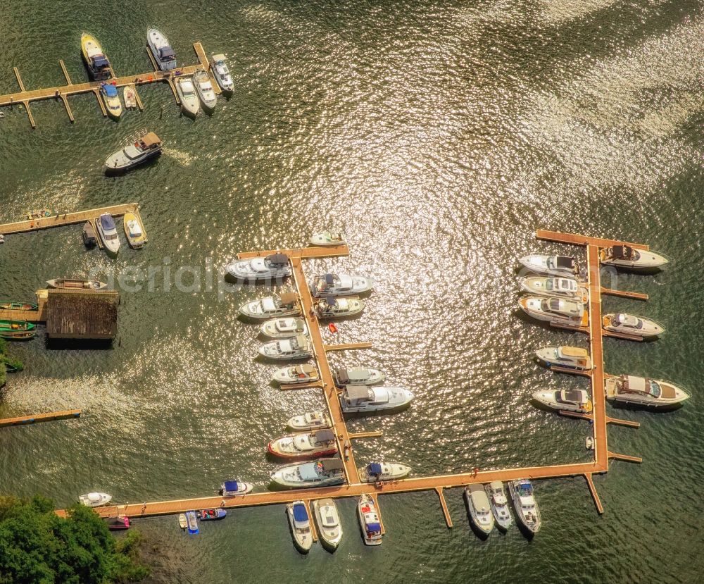 Waren (Müritz) from above - Motorboat marina with docks and moorings of Charterpoint Mueritz on the shore area in Waren (Mueritz) in the state Mecklenburg - Western Pomerania