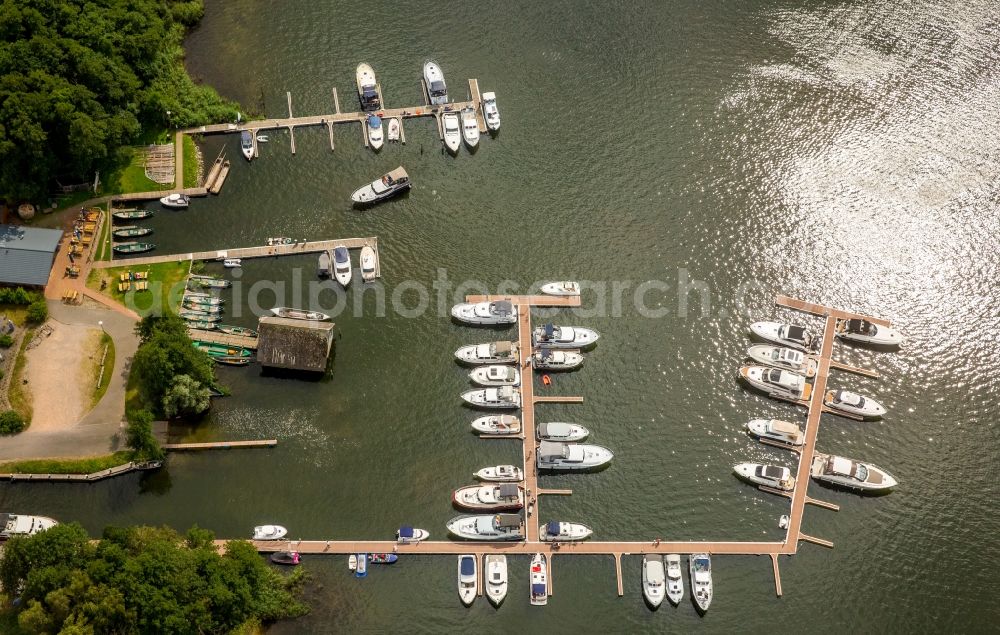 Aerial image Waren (Müritz) - Motorboat marina with docks and moorings of Charterpoint Mueritz on the shore area in Waren (Mueritz) in the state Mecklenburg - Western Pomerania