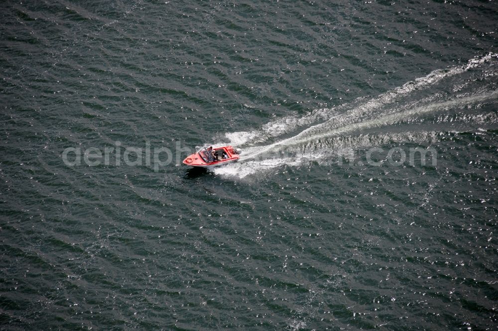 Aerial photograph Rechlin - Red motorboat on the Mueritz in Rechlin in Mecklenburg-Vorpommern