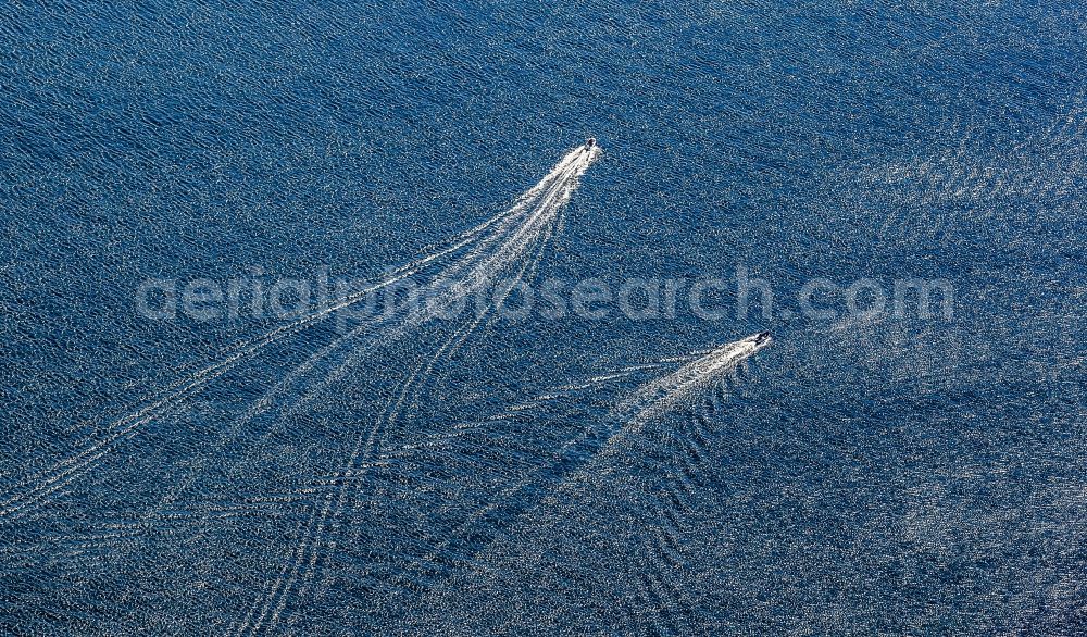 Aerial photograph Strande - Motorboats during journey on the Baltic Sea in beach in the federal state Schleswig - Holstein, Germany