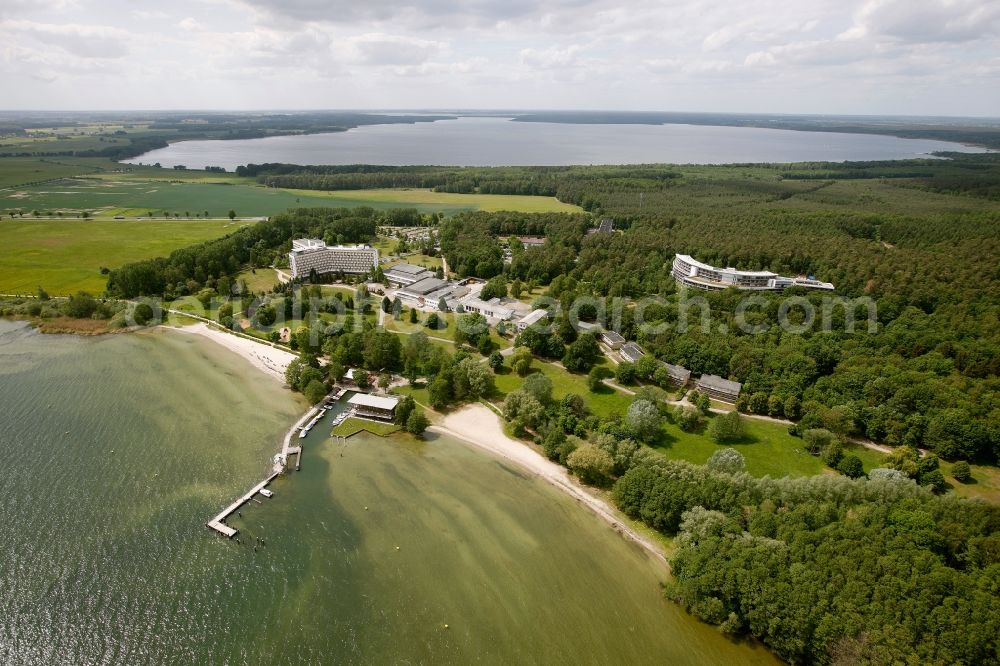 Aerial photograph Klink - Building of the Mueritz Hotel with a view to the shore of the Binnenmueritz in Klink in Mecklenburg-Western Pomerania. The building of the Mueritz Klinik is locaded behind. It is surrounded by forest