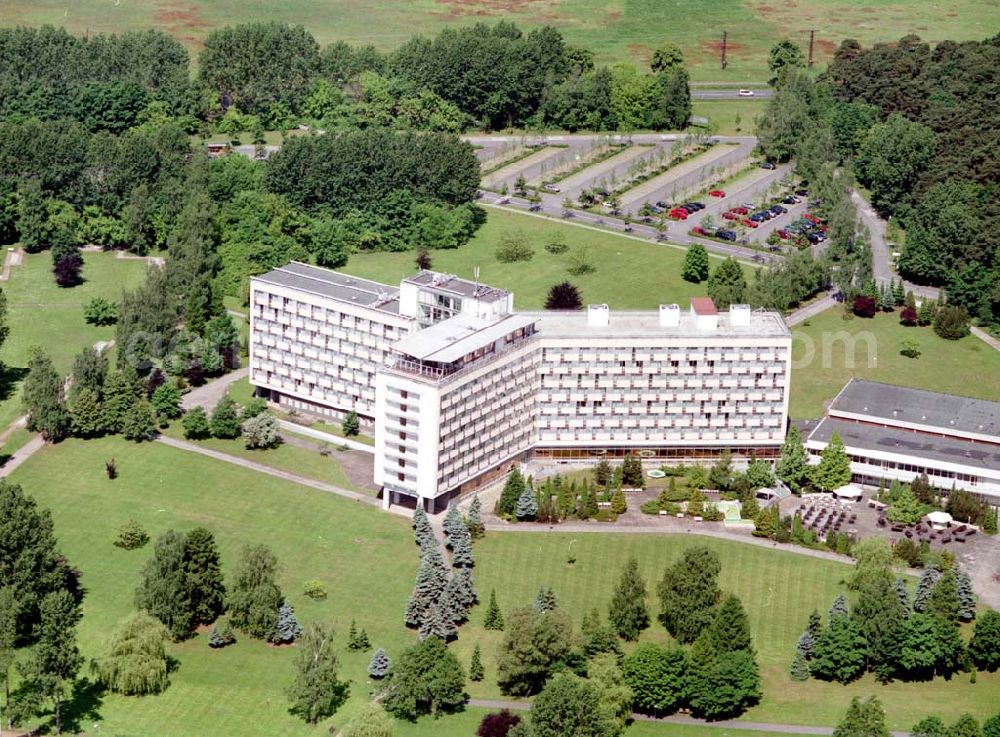 Aerial image Klink / Müritz - Müritzhotel Klink an der Müritz in Mecklenburg - Vorpommern. (Am Seeblick 1 in 17192 Klink, Tel.: 03991-140).