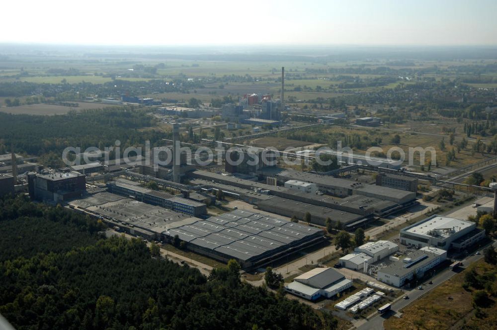 Premnitz from above - Blick auf das Fabrikgelände der Märkischen Faser GmbH . Die Fabrik ist Teil des Industriepark Premnitz. Kontakt: Märkische Faser GmbH, Grisutenstrasse, 14727 Premnitz, Tel. +49(0)3386 243-155, Fax +49(0)3386 243-602, marketing@maerkische-faser.com