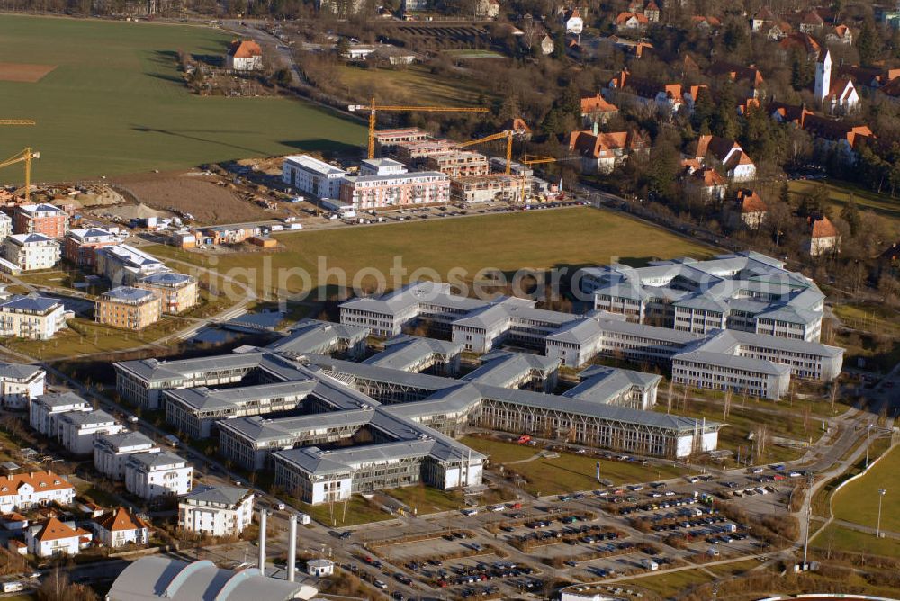 Aerial image Haar - Blick auf die MSD Sharp & Dohme GmbH Gebäude in Haar bei Bayern. MSD ( Merck Sharp und Dohme ) ist ein Pharmaunternehmen und gehört zu dem US - amerikanischen Unternehmen Merck & Co. Inc. Seit 1994 befindet sich der Standort von MSD in Haar bei Bayern. Das erklärte Ziel ist durch innovative Forschung und Entwicklung medizinischer Präparate Menschenleben zu retten. Kontakt: MSD Sharp & Dohme GmbH, Lindenplatz 1, 85540 Haar, Tel. +49(0)89 45610, Fax +49(0)89 4601010; MSD InfoCenter: Tel. +49(0)800 673 673 673, Fax +49(0)800 673 673 329