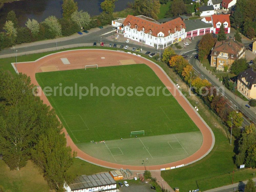 Colditz from above - Das Muldental Stadion liegt direkt an der Mulde. Dort befindet sich auch die Straße Am Ring an die das Stadion grenzt.