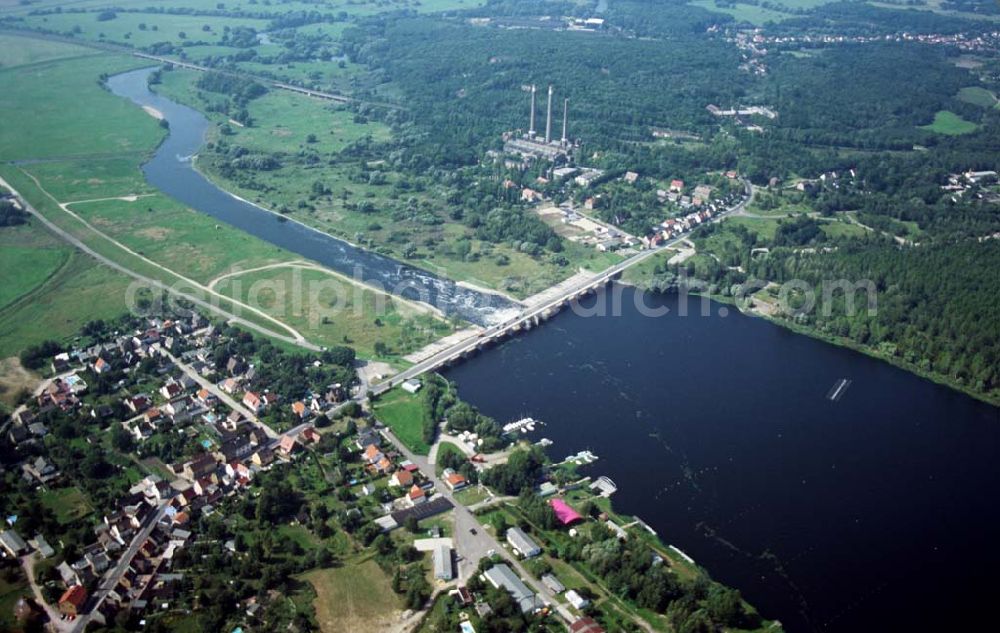 Friedersdorf (Sachsen-Anhalt) from the bird's eye view: 01.09.2005 Friedersdorf (Sachsen-Anhalt) Blick auf den Muldestausee bei Friedersdorf nordöstlich von Bitterfeld, der aus dem ehemaligen Braunkohletagebau Muldenstein entstand. Nachdem leitete man die Mulde auf einer Länge von ca. 8 km zum ehemaligen Tagebau um.