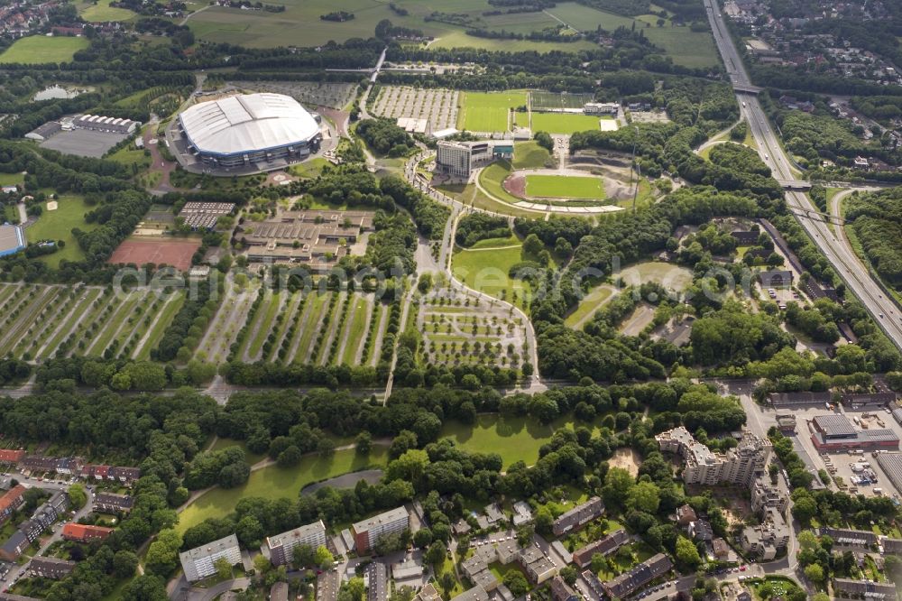 Aerial image Gelsenkirchen - View the Veltins-Arena, the stadium of Bundesliga football team FC Schalke 04. The multifunctional arena also offers space for concerts and other sports events such as biathlon, ice hockey or boxing