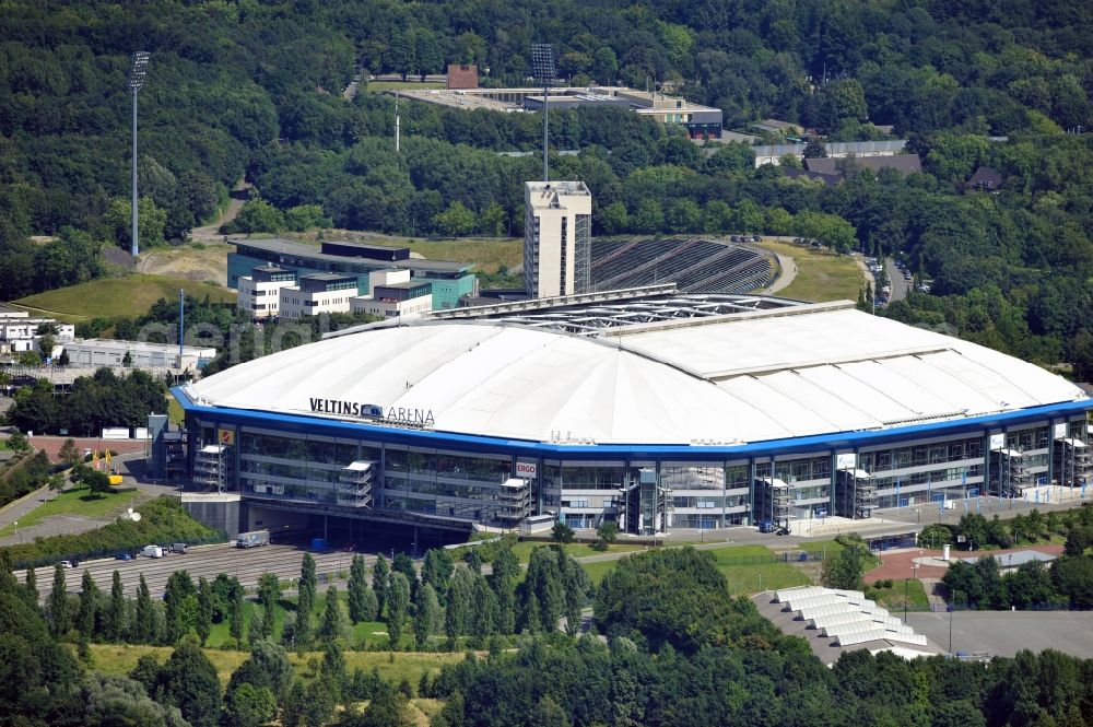 Aerial photograph Gelsenkirchen - View the Veltins-Arena, the stadium of Bundesliga football team FC Schalke 04. The multifunctional arena also offers space for concerts and other sports events such as biathlon, ice hockey or boxing