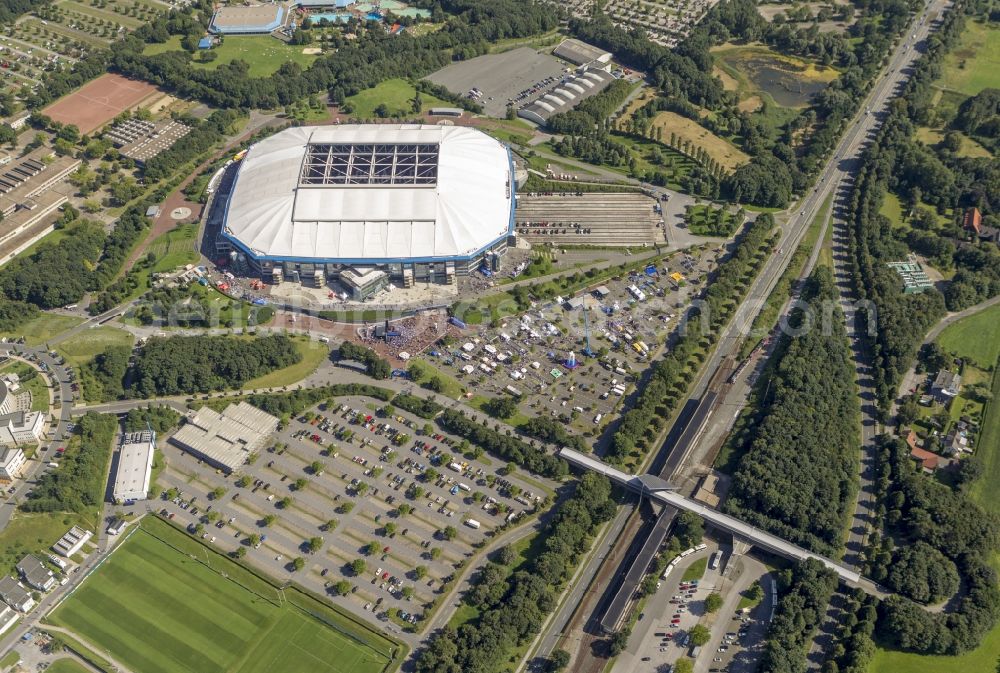 Aerial photograph Gelsenkirchen - View the Veltins-Arena, the stadium of Bundesliga football team FC Schalke 04. The multifunctional arena also offers space for concerts and other sports events such as biathlon, ice hockey or boxing