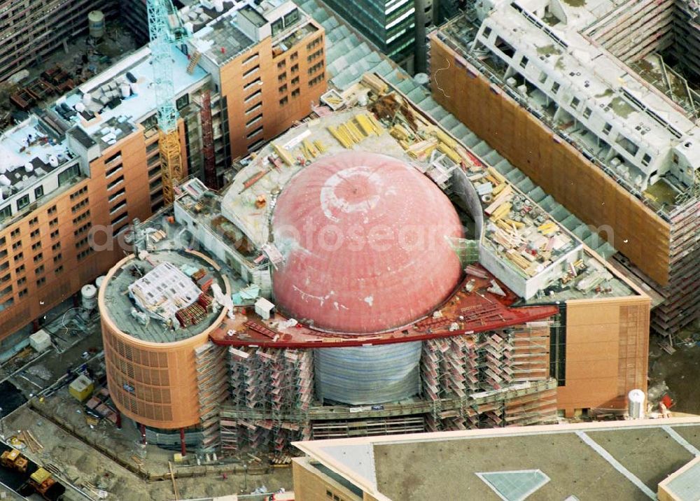 Aerial image Berlin - Tiergarten - Multiplexkinobau auf der Baustelle am Potsdamer Platz.