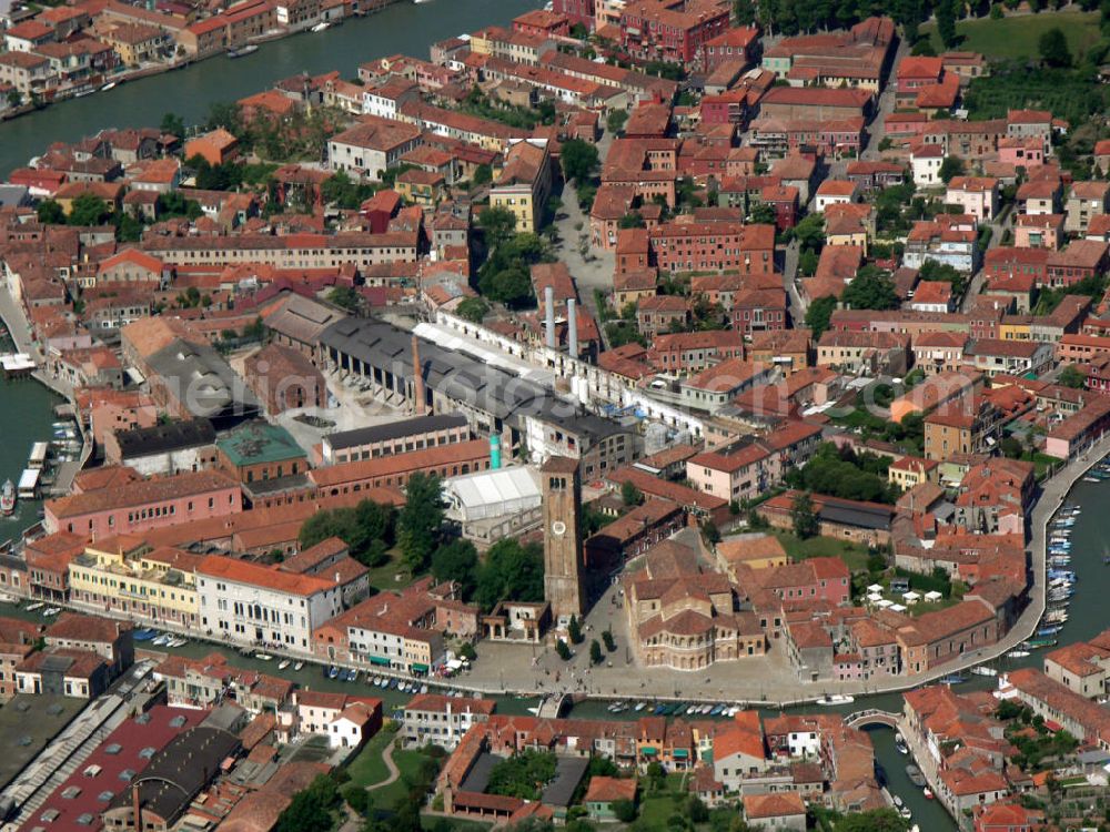 Aerial photograph Venedig - Blick auf die durch Brücken verbundene Inselgruppe Murano nordöstlich von Venedig. Die Inselgruppe hat eine Fläche von ca. 2 qkm und ca. 6000 Einwohnern. Weltberühmt ist Murano aufgrund der Glasindustrie, denn früher besiedelten Glasbläser die Insel. View to the group of islands in the northeastern of Venice. The group of islands has an area about 2 square kilometres and about 6000 habitants. Earlier glass blower settled to Murano and so it is famous because of his glass industry.