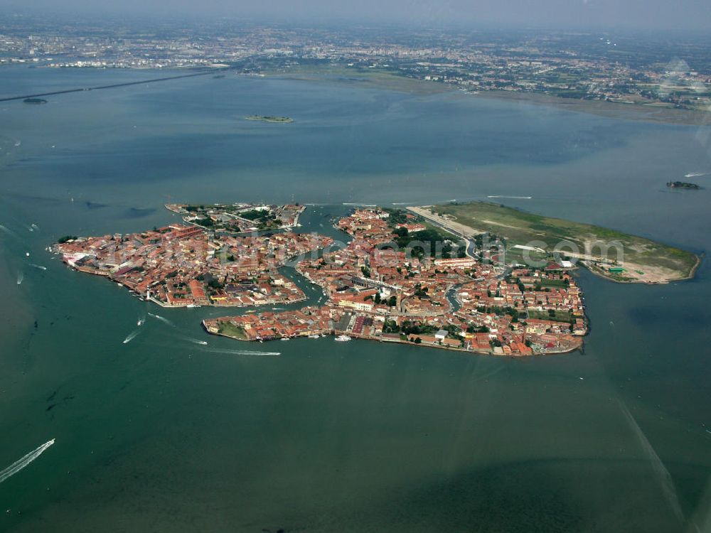 Venedig from the bird's eye view: Blick auf die durch Brücken verbundene Inselgruppe Murano nordöstlich von Venedig. Die Inselgruppe hat eine Fläche von ca. 2 qkm und ca. 6000 Einwohnern. Weltberühmt ist Murano aufgrund der Glasindustrie, denn früher besiedelten Glasbläser die Insel. View to the group of islands in the northeastern of Venice. The group of islands has an area about 2 square kilometres and about 6000 habitants. Earlier glass blower settled to Murano and so it is famous because of his glass industry.