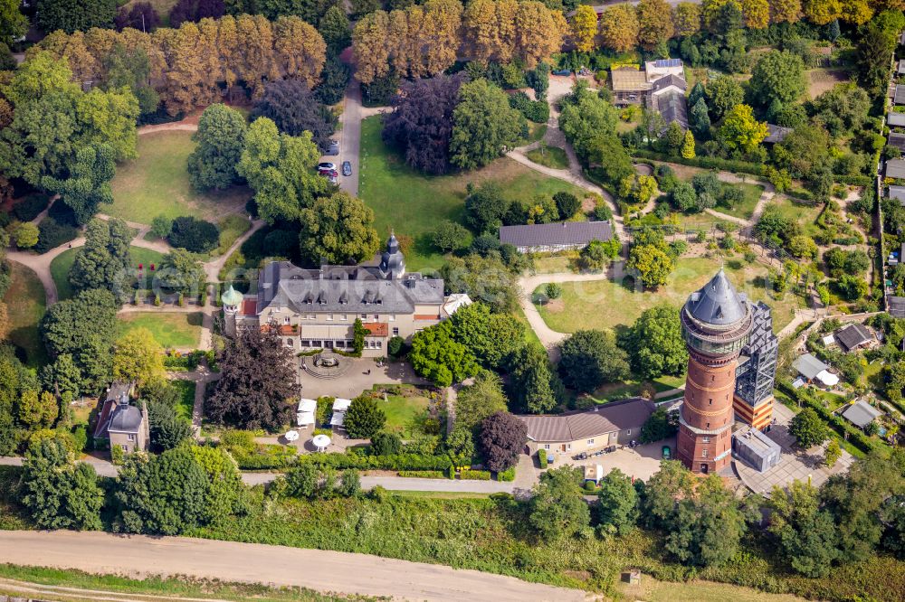 Aerial image Mülheim an der Ruhr - Museum building ensemble Aquarius Wassermuseum and Styrum Castle in Muelheim on the Ruhr at Ruhrgebiet in the state North Rhine-Westphalia, Germany