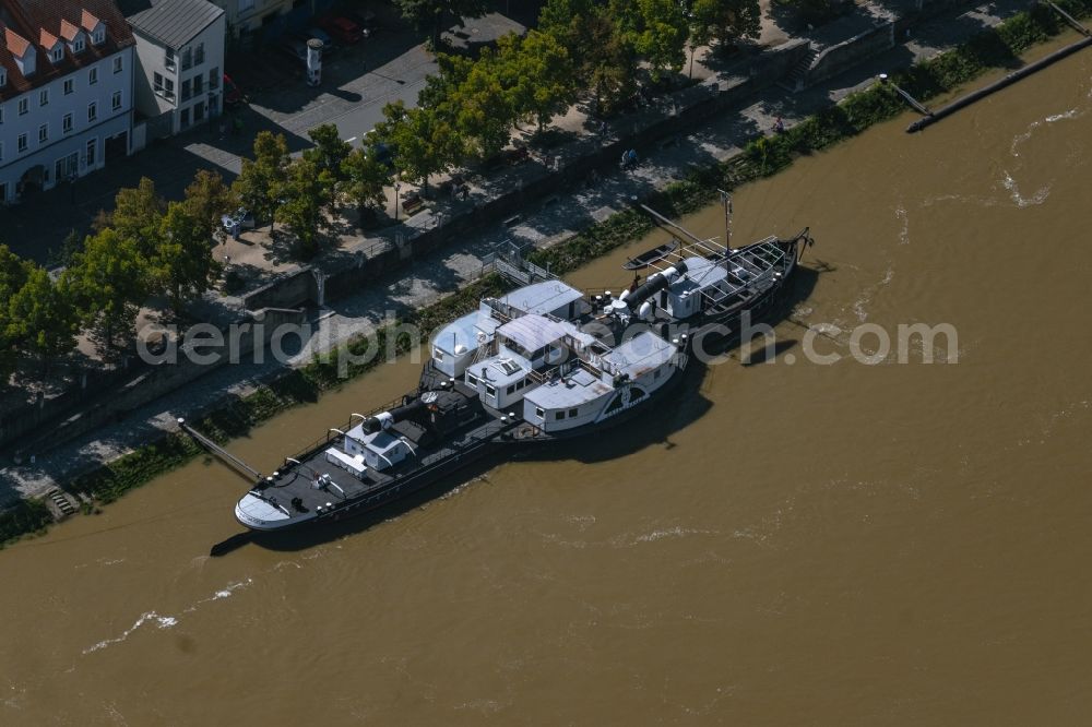 Aerial photograph Regensburg - Museum building ensemble of the Donau-Schiffahrts-Museum Regensburg on the ship at the boat dock on the banks of the Danube on Thundorferstrasse in the district Innenstadt in Regensburg in the state Bavaria, Germany