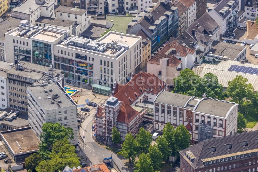 Aerial photograph Mülheim an der Ruhr - Museum building ensemble Kunstmuseum Muelheim on Ruhr in der alten Post am Synagogenplatz in Muelheim on the Ruhr at Ruhrgebiet in the state North Rhine-Westphalia, Germany