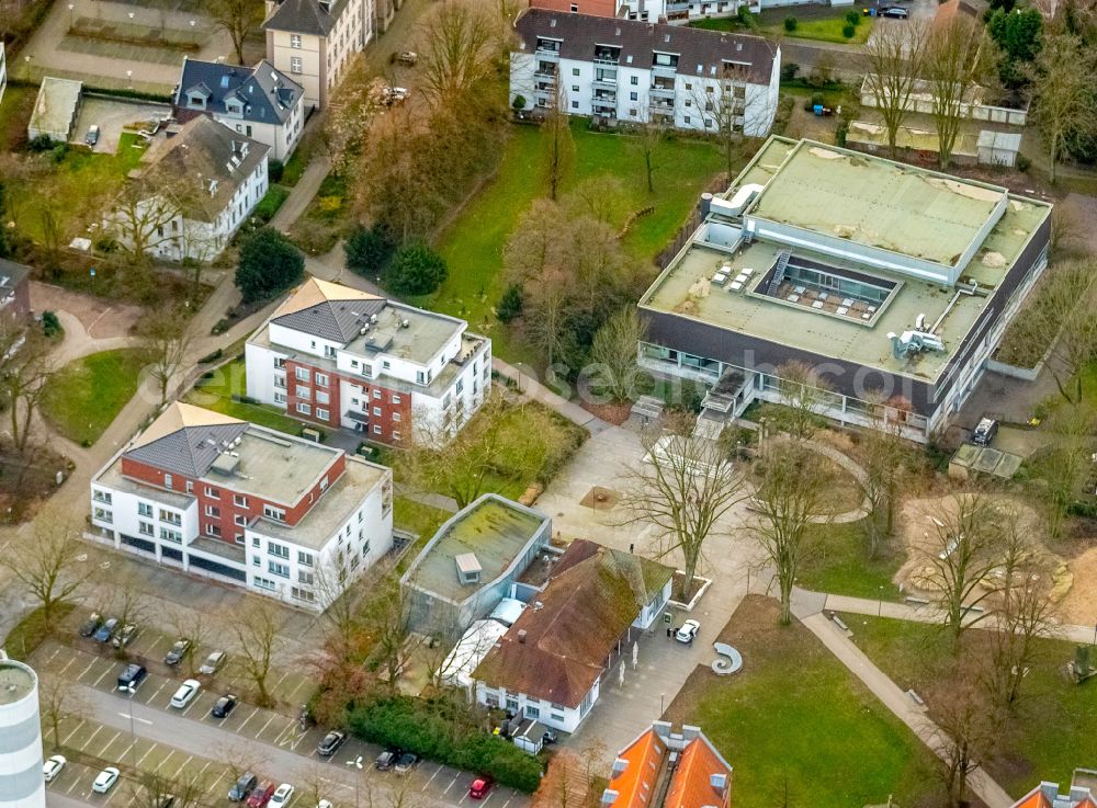 Gladbeck from above - museum building ensemble Neue Galerie Gladbeck on Bottroper Strasse in Gladbeck at Ruhrgebiet in the state North Rhine-Westphalia, Germany