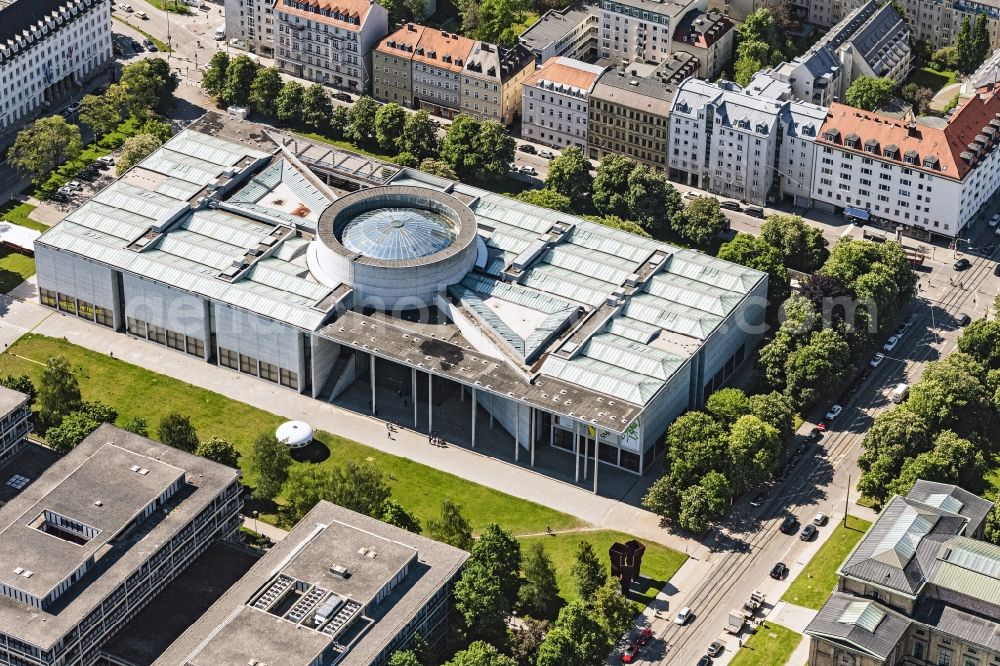 Aerial photograph München - The Museum Pinakothek der Moderne in Munich Maxvorstadt in the state of Bavaria. The building with its distinctive dome combines four museums of design, modern art and contemporary art as well as the architecture museum