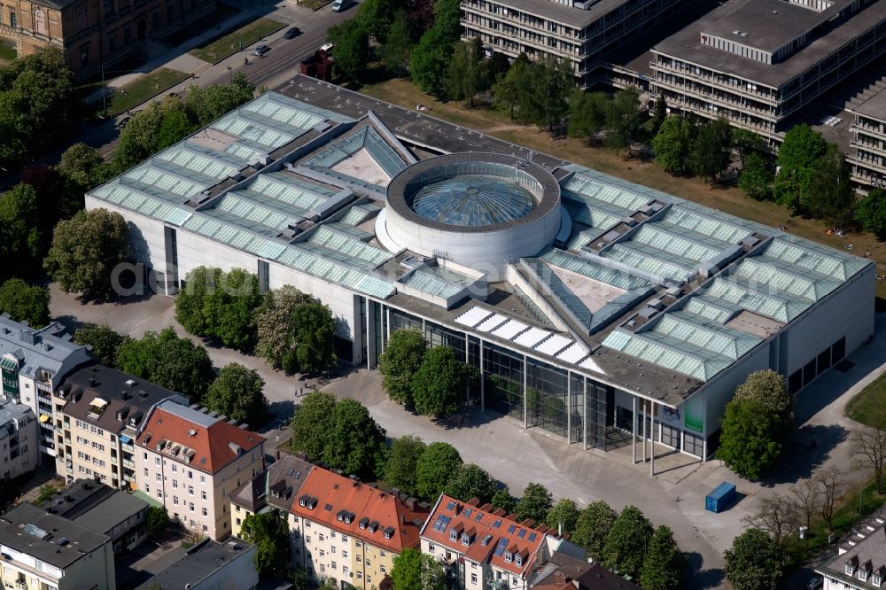 München from above - The Museum Pinakothek der Moderne in Munich Maxvorstadt in the state of Bavaria. The building with its distinctive dome combines four museums of design, modern art and contemporary art as well as the architecture museum