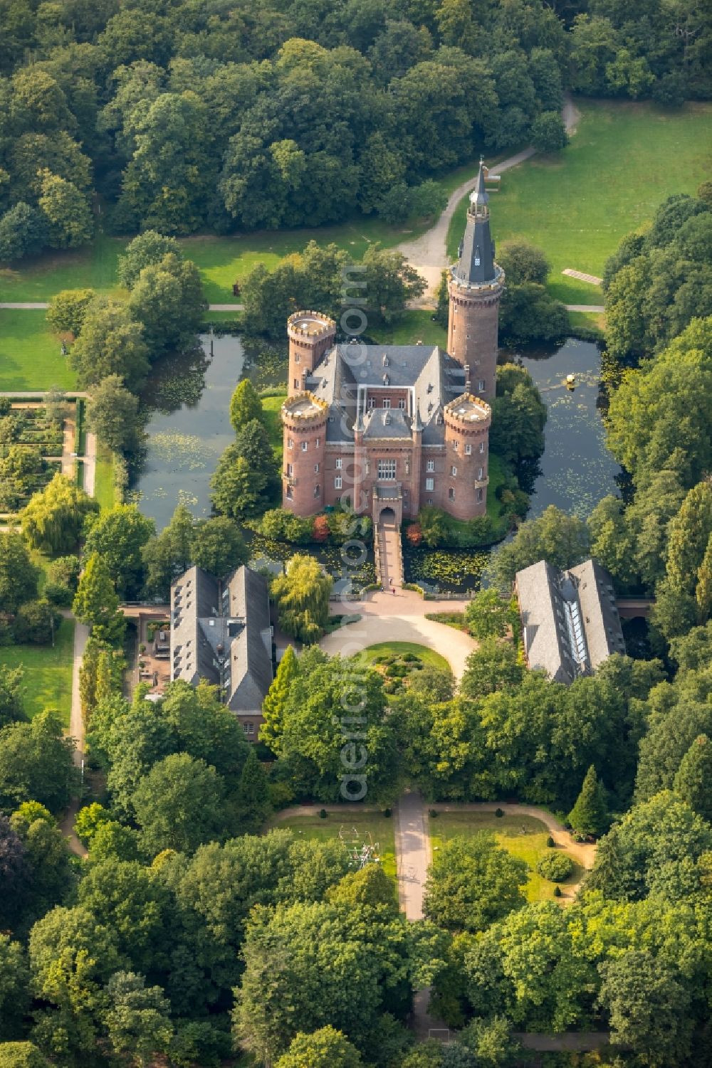 Bedburg-Hau from above - Building and castle park systems of water castle Museum Schloss Moyland Am Schloss in Bedburg-Hau in the state North Rhine-Westphalia, Germany