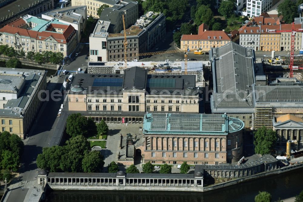 Aerial photograph Berlin - Museum building ensemble Alte Nationalgalerie and Neues Museum and Museumsinsel on Bodestrasse in Berlin