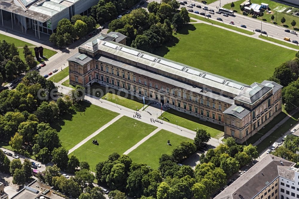 Aerial photograph München - Museum building ensemble Alte Pinakothek on Barer Strasse in the district Maxvorstadt in Munich in the state Bavaria, Germany